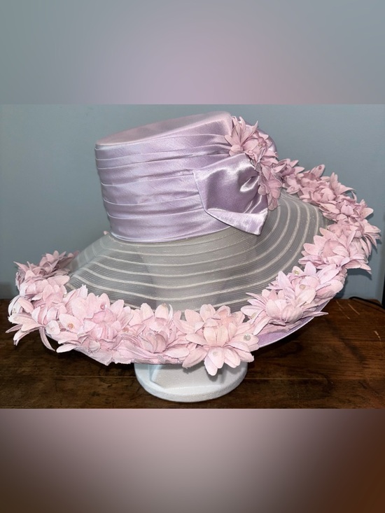 Whittall & Shon Women’s Hat Elegant Purple Floral Wide Brim Derby Church - Picture 4 of 6